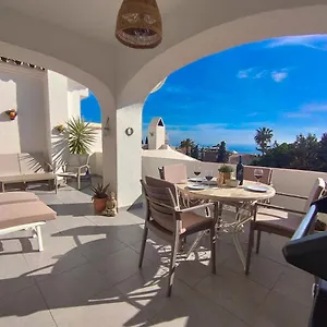beautiful-apartment-with-jacuzzi-and-sea-view.1costadelsol.com/